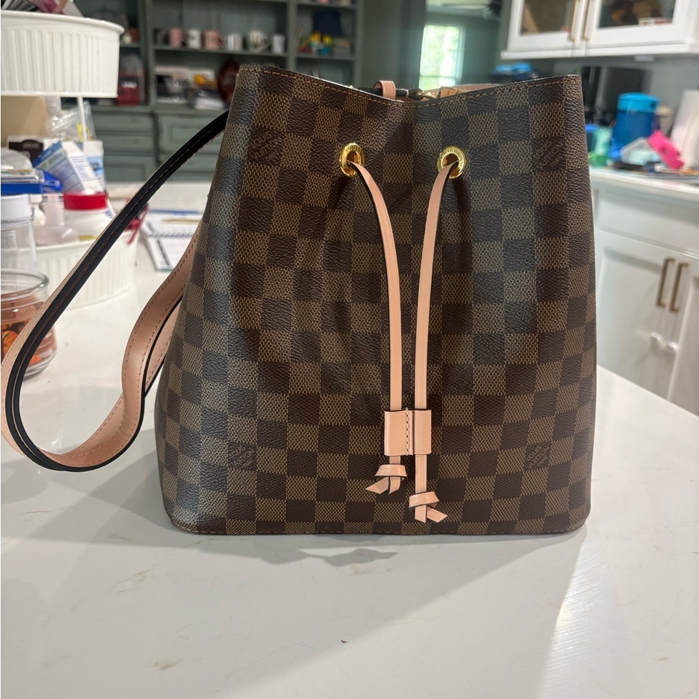 Louis Vuitton NeoNoe damier ebene Bag like new